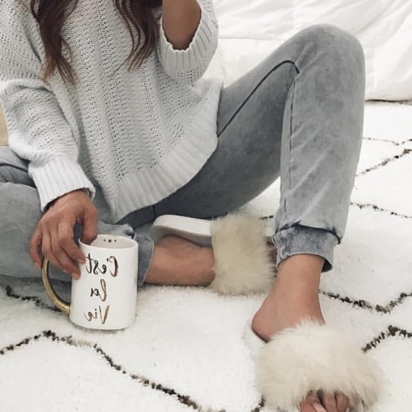 Ivory Fluff Plush Fuzzy Fur Slides - Picture 5 of 8